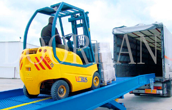 移動(dòng)式登車(chē)橋